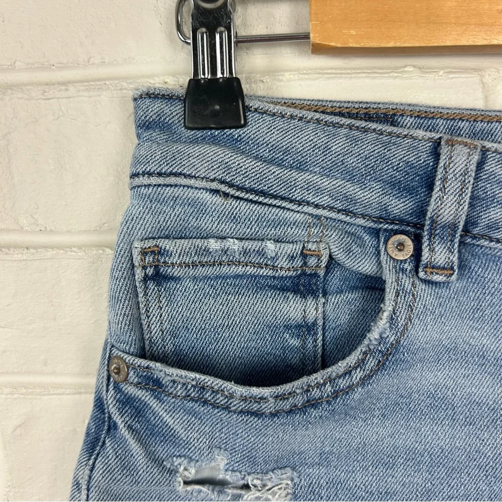 American Eagle Light Wash Mom Jean Shorts Size 2 Long